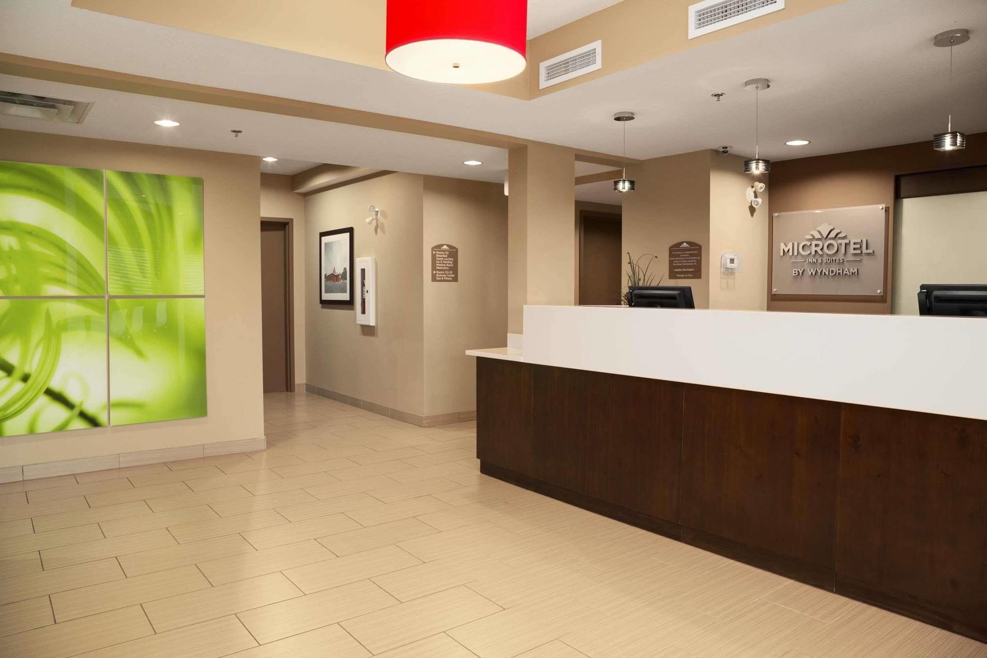 Microtel Inn & Suites By Wyndham Blackfalds מראה חיצוני תמונה