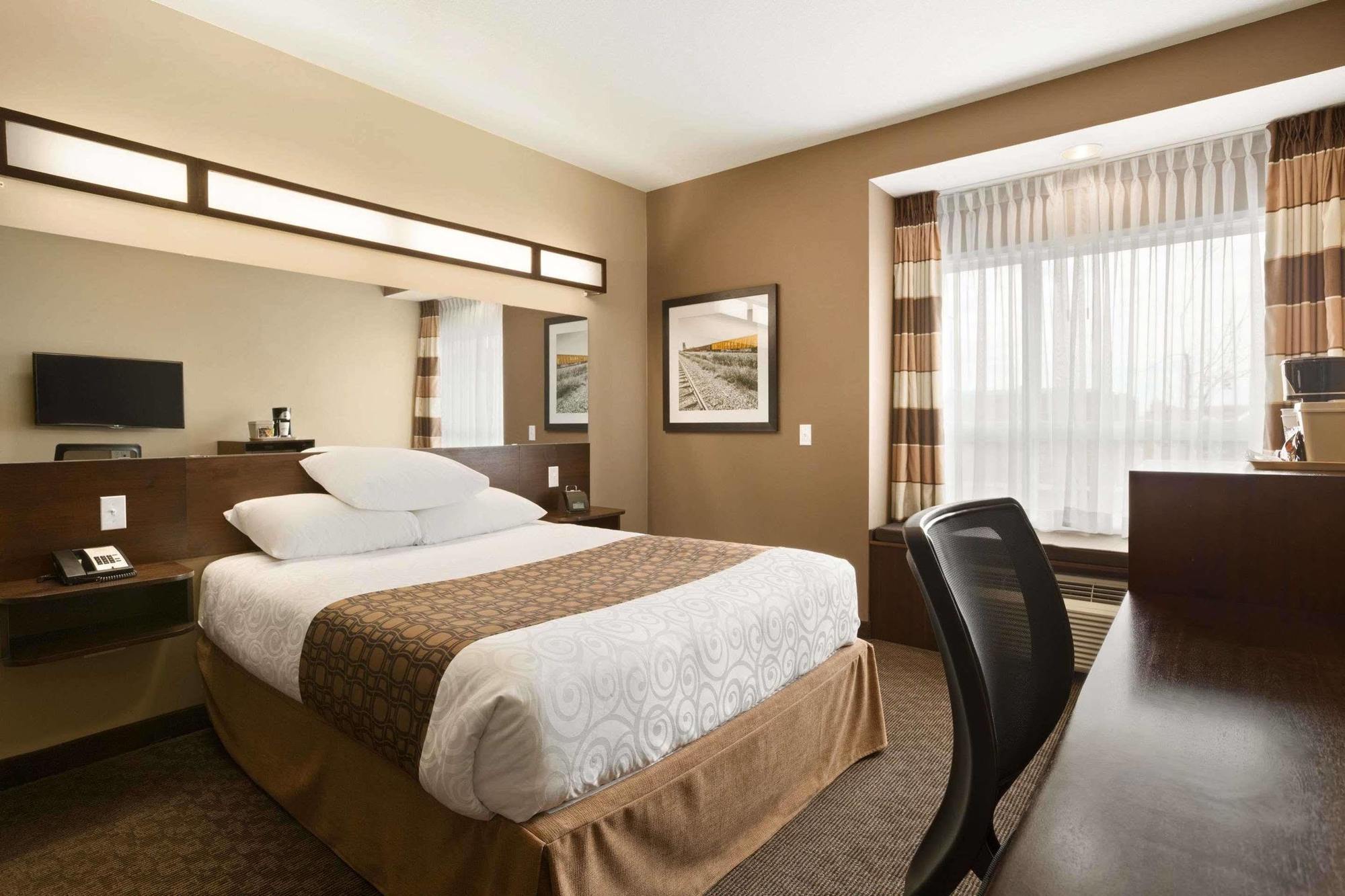 Microtel Inn & Suites By Wyndham Blackfalds מראה חיצוני תמונה