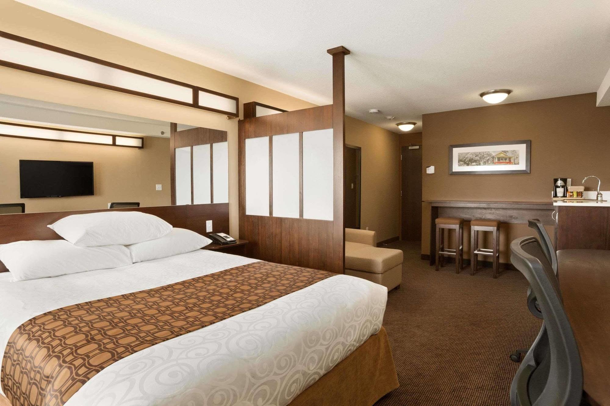 Microtel Inn & Suites By Wyndham Blackfalds מראה חיצוני תמונה