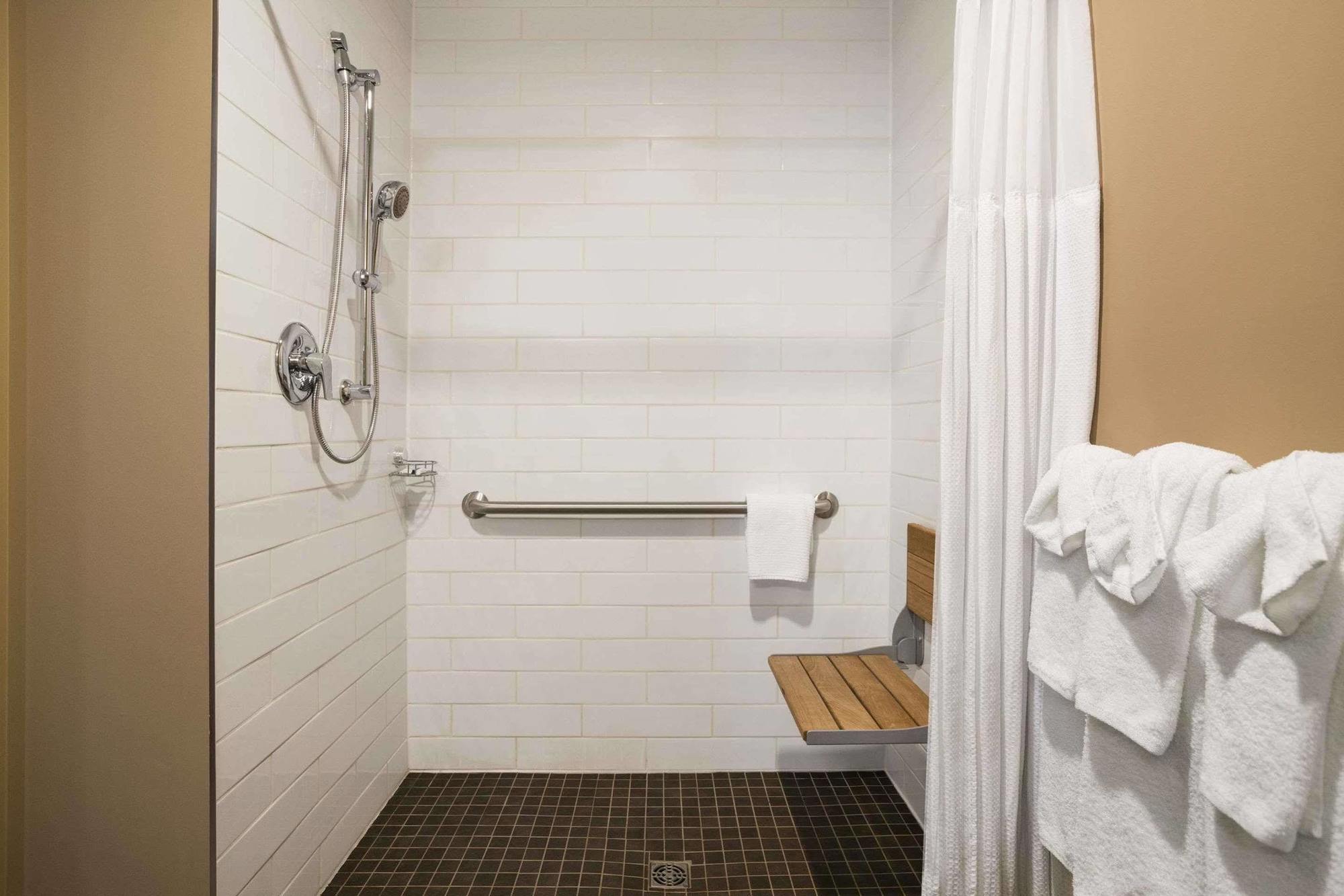 Microtel Inn & Suites By Wyndham Blackfalds מראה חיצוני תמונה