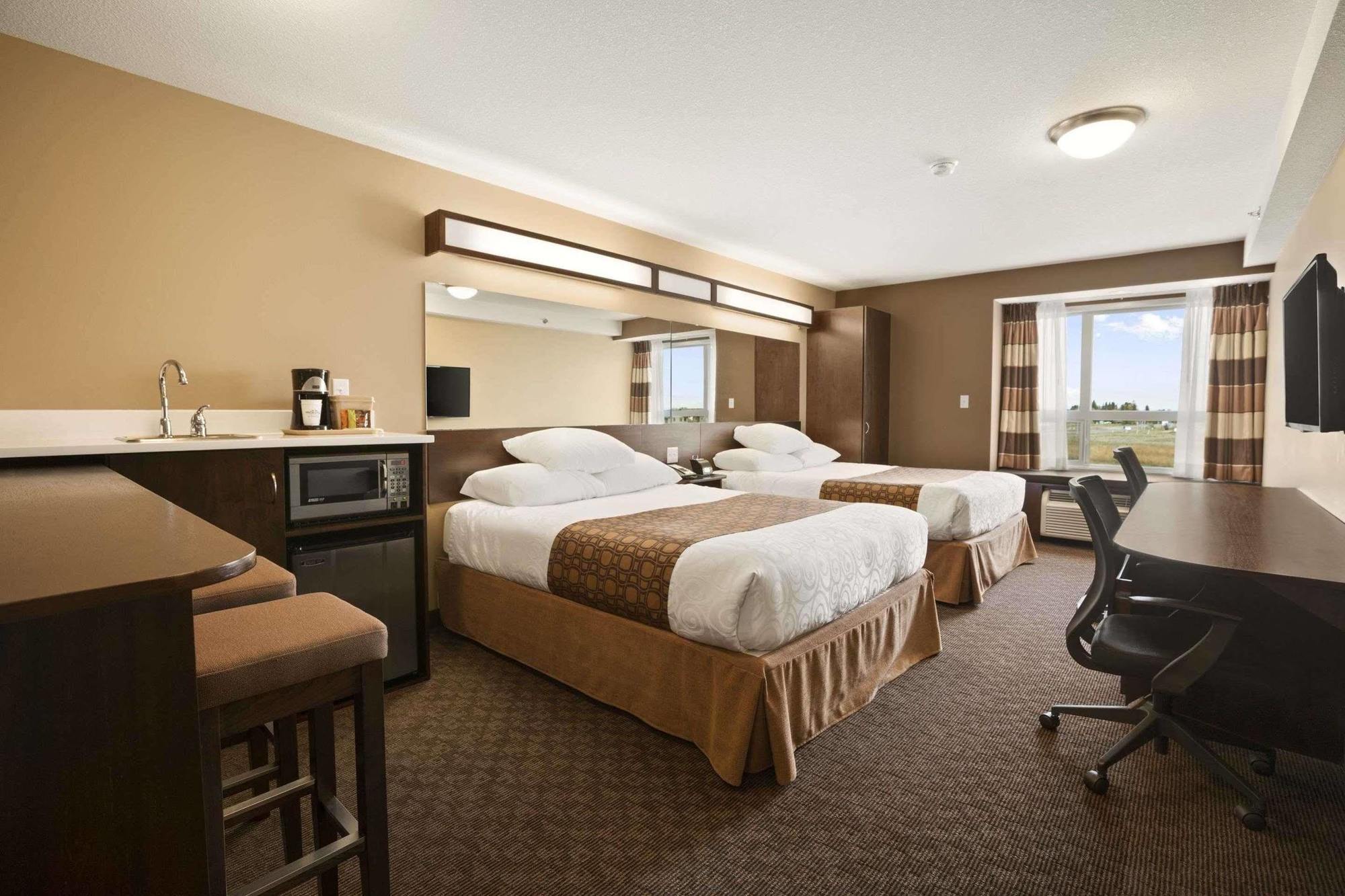 Microtel Inn & Suites By Wyndham Blackfalds מראה חיצוני תמונה